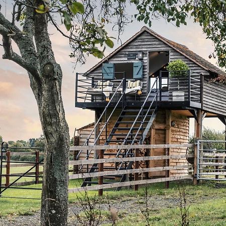 The Treehouse At Humblebee Hall Worcester Exterior photo